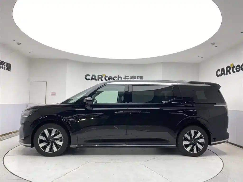 Volvo EM90 2025 Ultra 6-seater — миниатюра 8