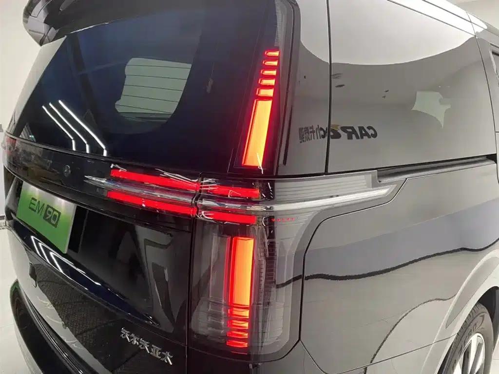 Volvo EM90 2025 Ultra 6-seater — миниатюра 10
