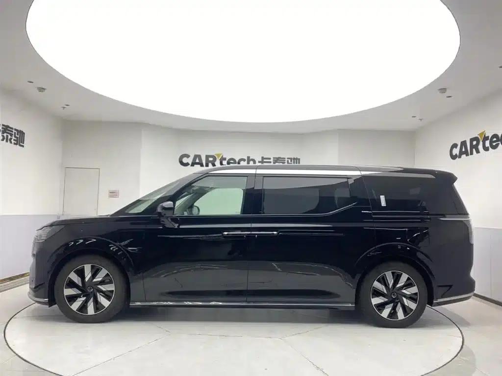 Volvo EM90 2025 Ultra 6-seater — миниатюра 4