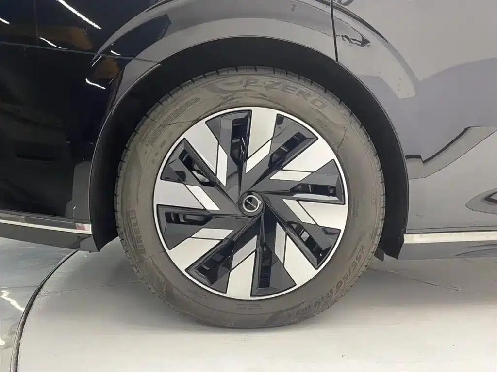 Volvo EM90 2025 Ultra 6-seater — миниатюра 7
