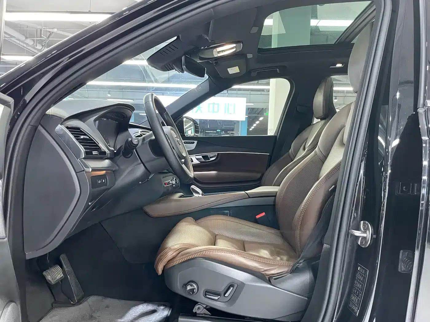 2023 Volvo XC90 Plug-in Hybrid T8 Recharge Luxury 7-Seater — миниатюра 4