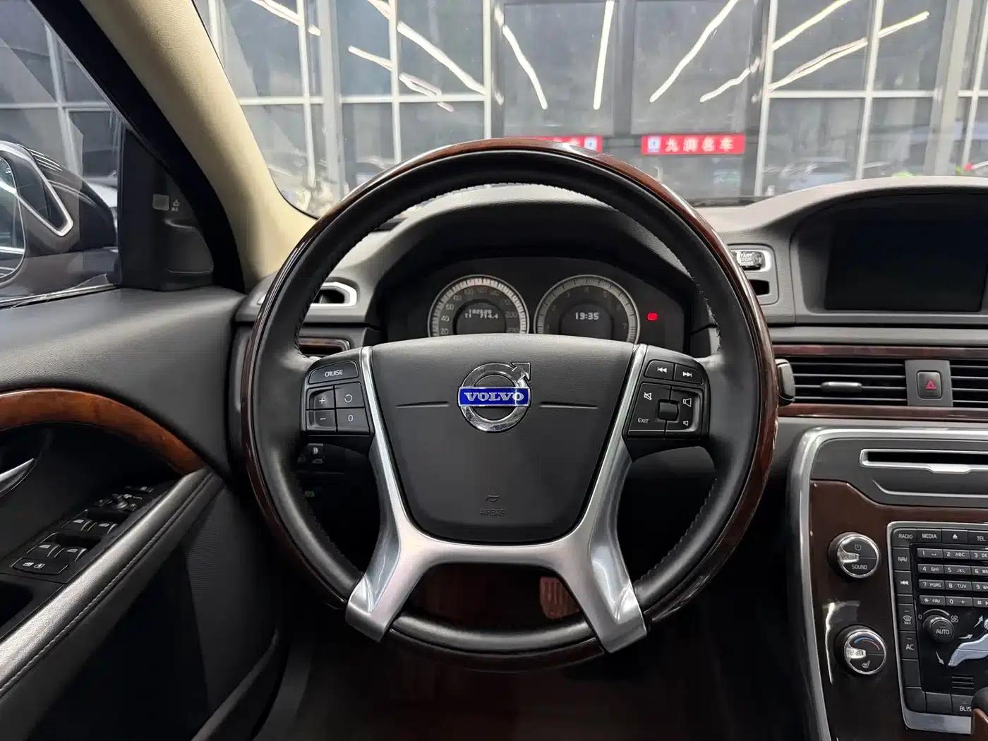 2012 Volvo S80L 3.0T T6 AWD Ultimate Edition — миниатюра 11