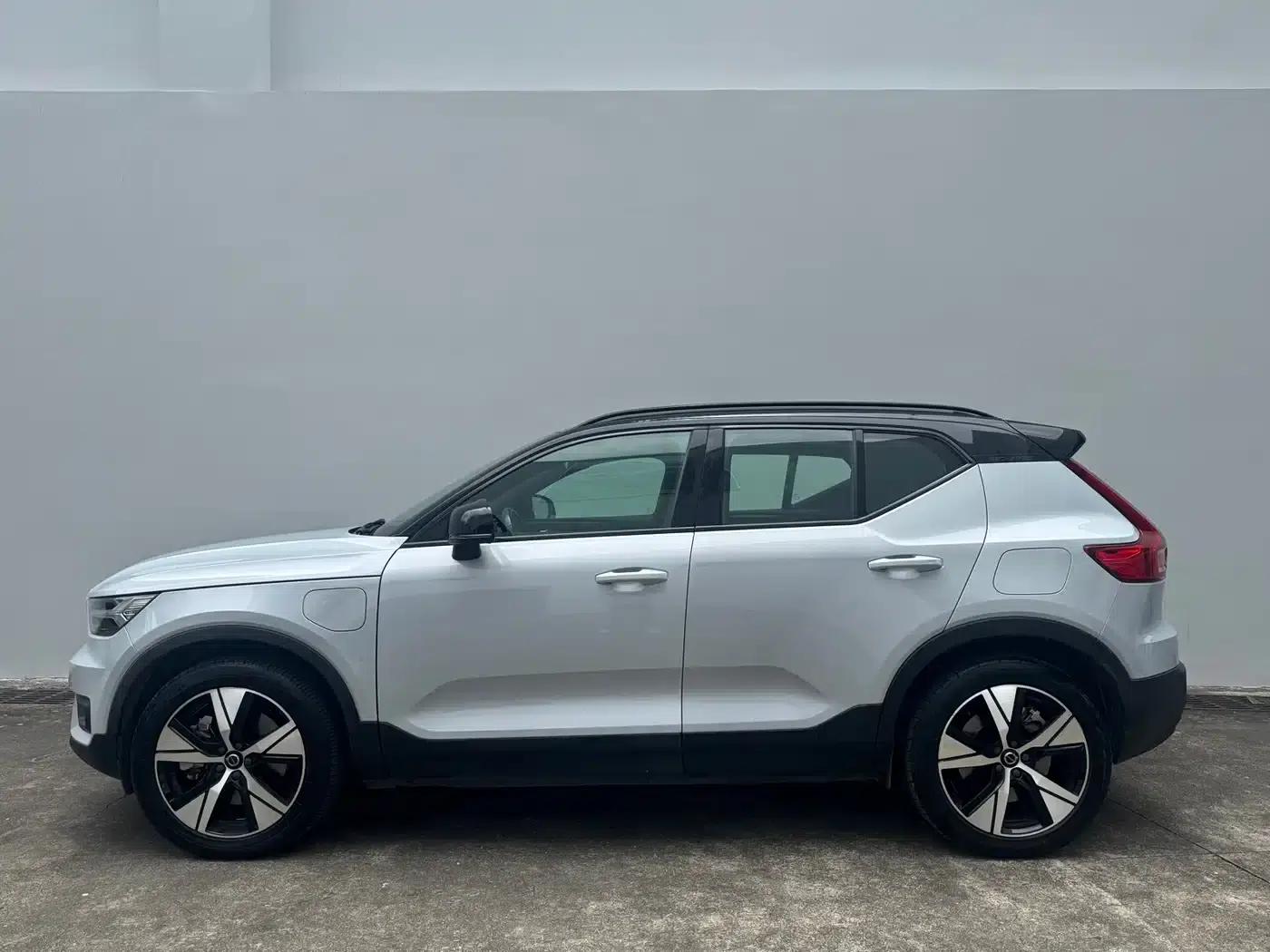 Volvo XC40 PHEV 2021 P8 Pure Electric AWD Inscription Sport Edition — миниатюра 2