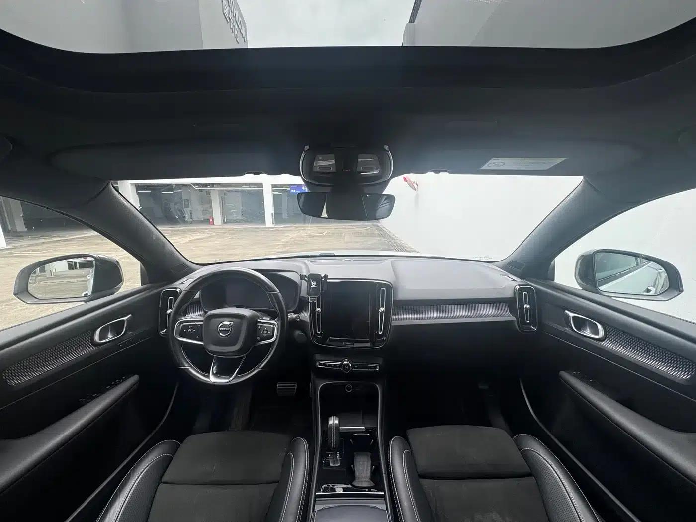 Volvo XC40 PHEV 2021 P8 Pure Electric AWD Inscription Sport Edition — миниатюра 11