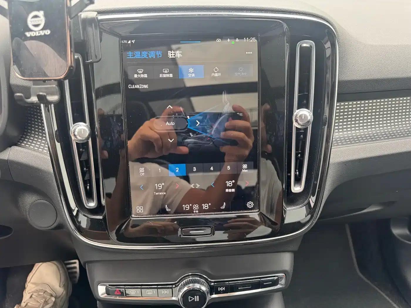 Volvo XC40 PHEV 2021 P8 Pure Electric AWD Inscription Sport Edition — миниатюра 14