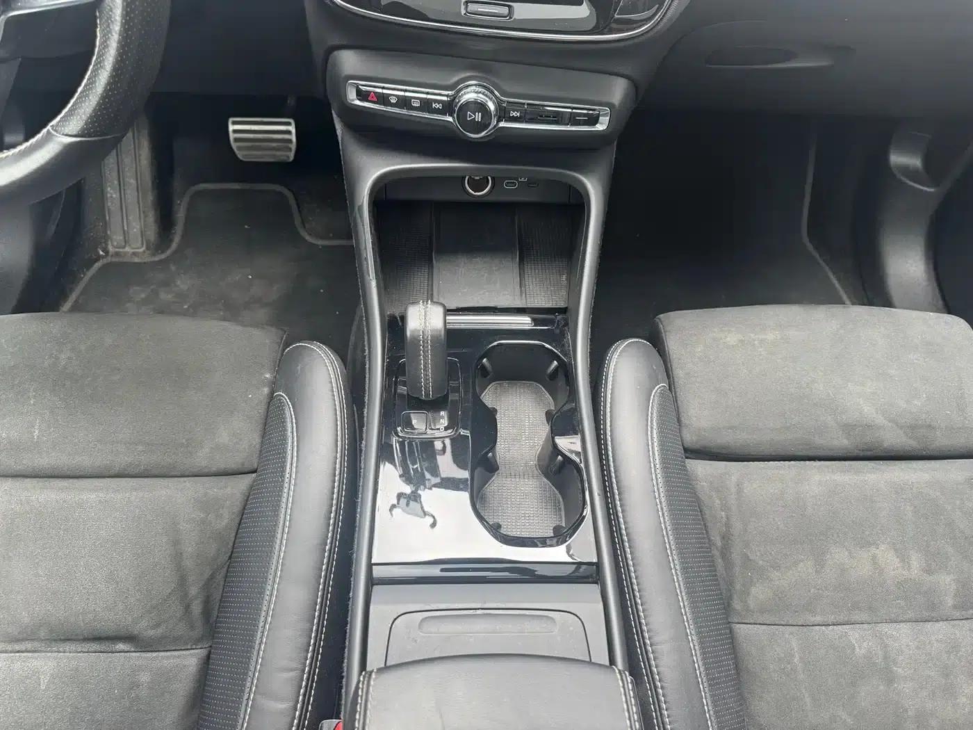 Volvo XC40 PHEV 2021 P8 Pure Electric AWD Inscription Sport Edition — миниатюра 15