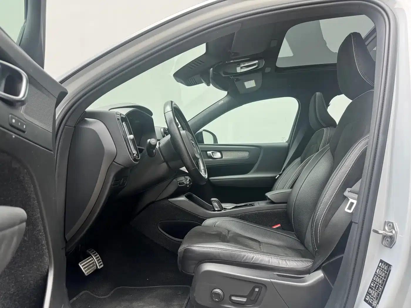 Volvo XC40 PHEV 2021 P8 Pure Electric AWD Inscription Sport Edition — миниатюра 9