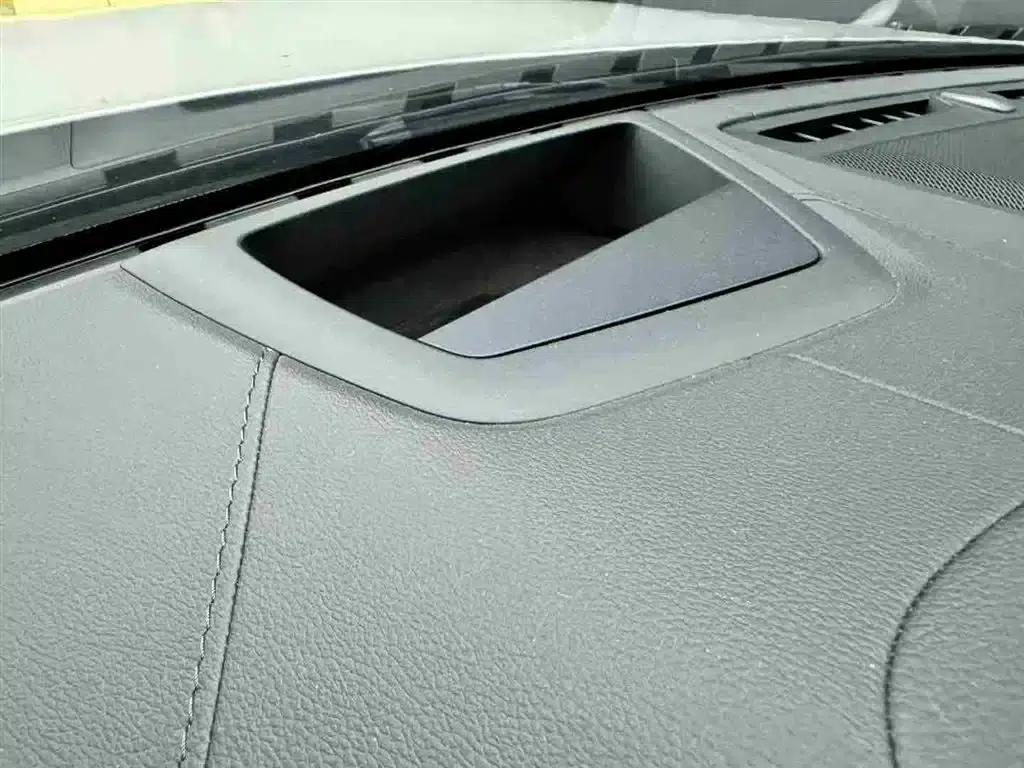 2021 Volvo S60 Plug-in Hybrid T8 E-Drive Hybrid AWD Inscription Sport Edition — миниатюра 3