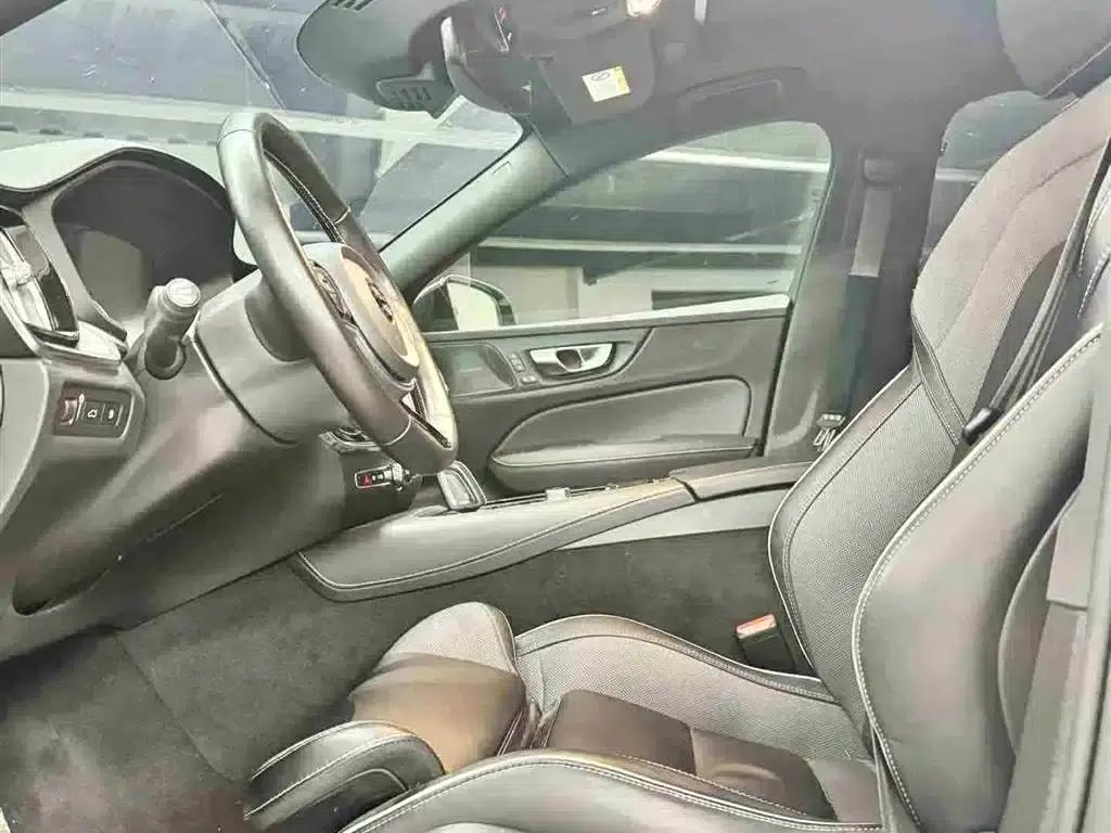 2021 Volvo S60 Plug-in Hybrid T8 E-Drive Hybrid AWD Inscription Sport Edition — миниатюра 4