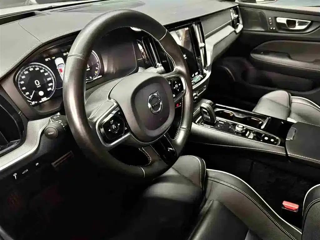 2021 Volvo S60 Plug-in Hybrid T8 E-Drive Hybrid AWD Inscription Sport Edition — миниатюра 5