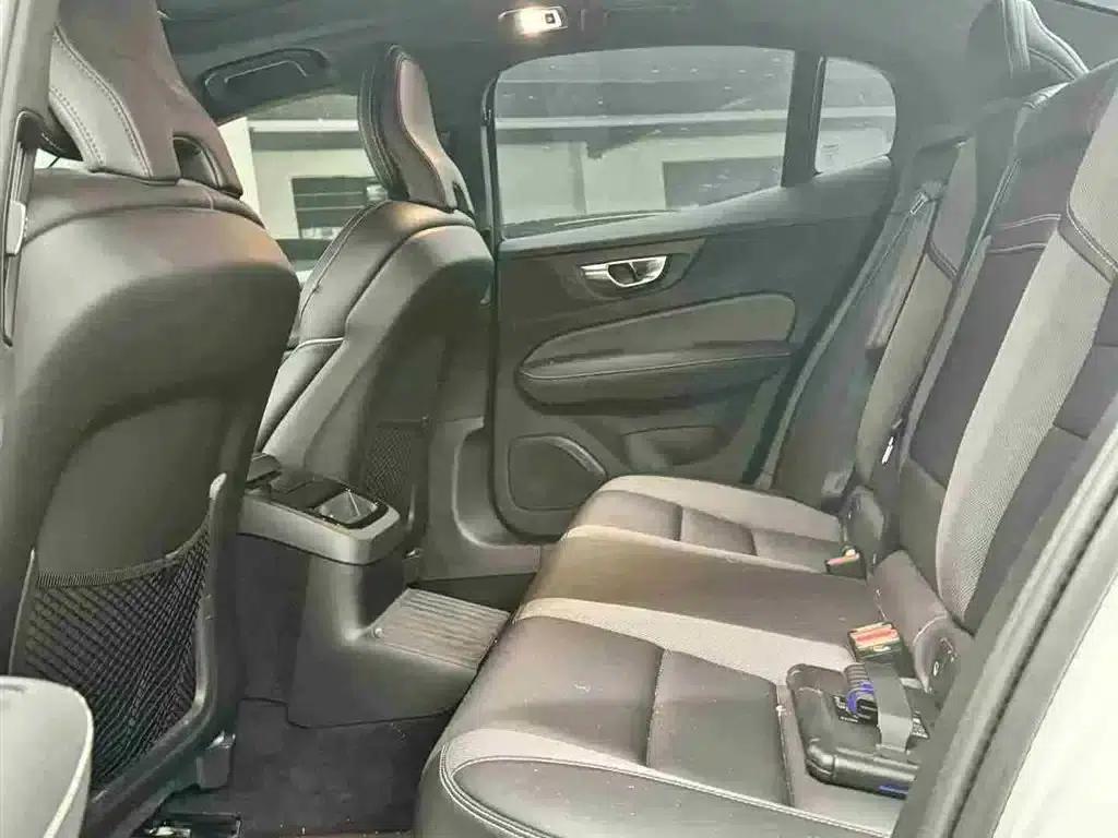 2021 Volvo S60 Plug-in Hybrid T8 E-Drive Hybrid AWD Inscription Sport Edition — миниатюра 7