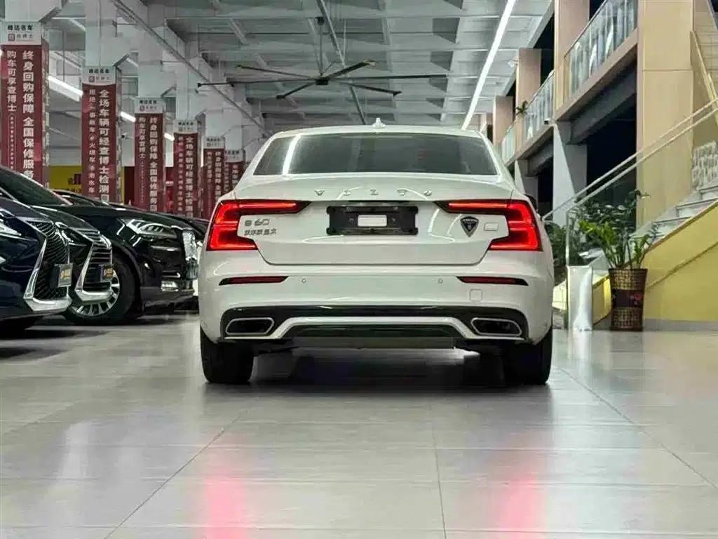 2021 Volvo S60 Plug-in Hybrid T8 E-Drive Hybrid AWD Inscription Sport Edition — миниатюра 8