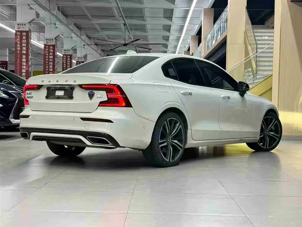 2021 Volvo S60 Plug-in Hybrid T8 E-Drive Hybrid AWD Inscription Sport Edition — миниатюра 9