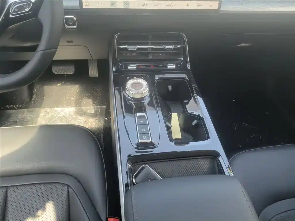 Wuling Xingguang 2024 Co-creation Edition 150 Advanced Model — миниатюра 10