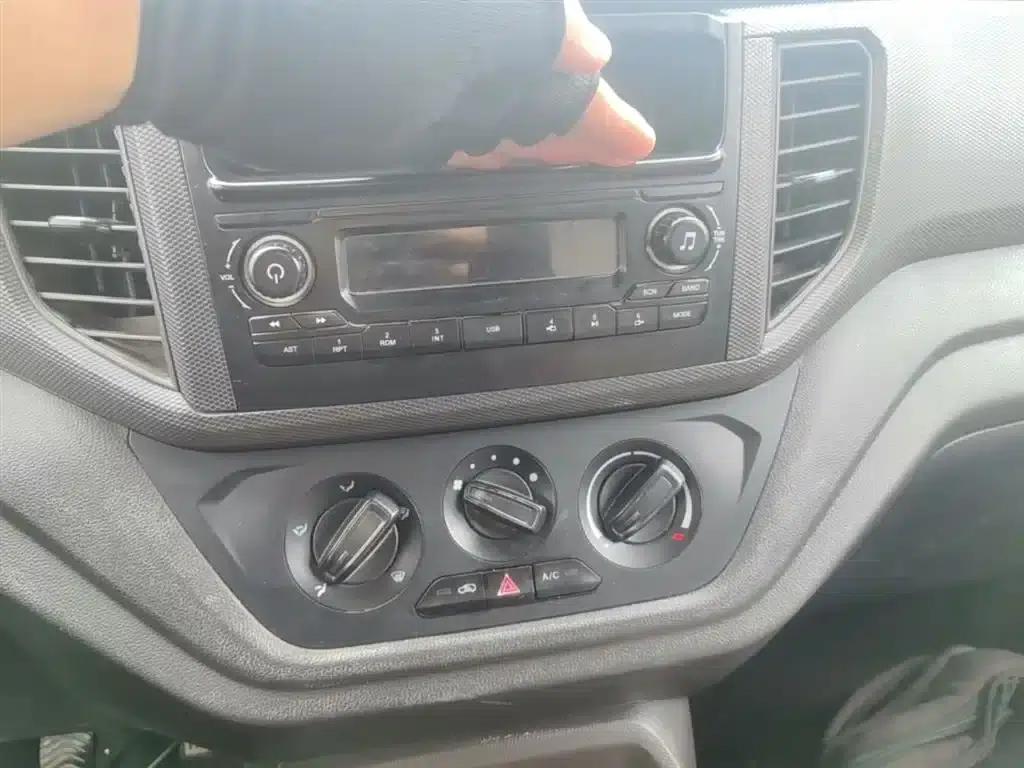 Wuling Hongguang V 2019 1.5L Basic Model (National VI Emission Standard) LAR — миниатюра 13