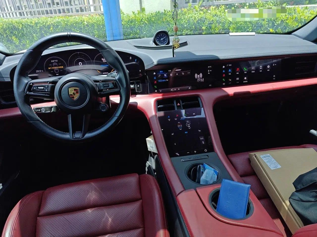 Porsche Taycan 2022-Year Updated Taycan — миниатюра 10