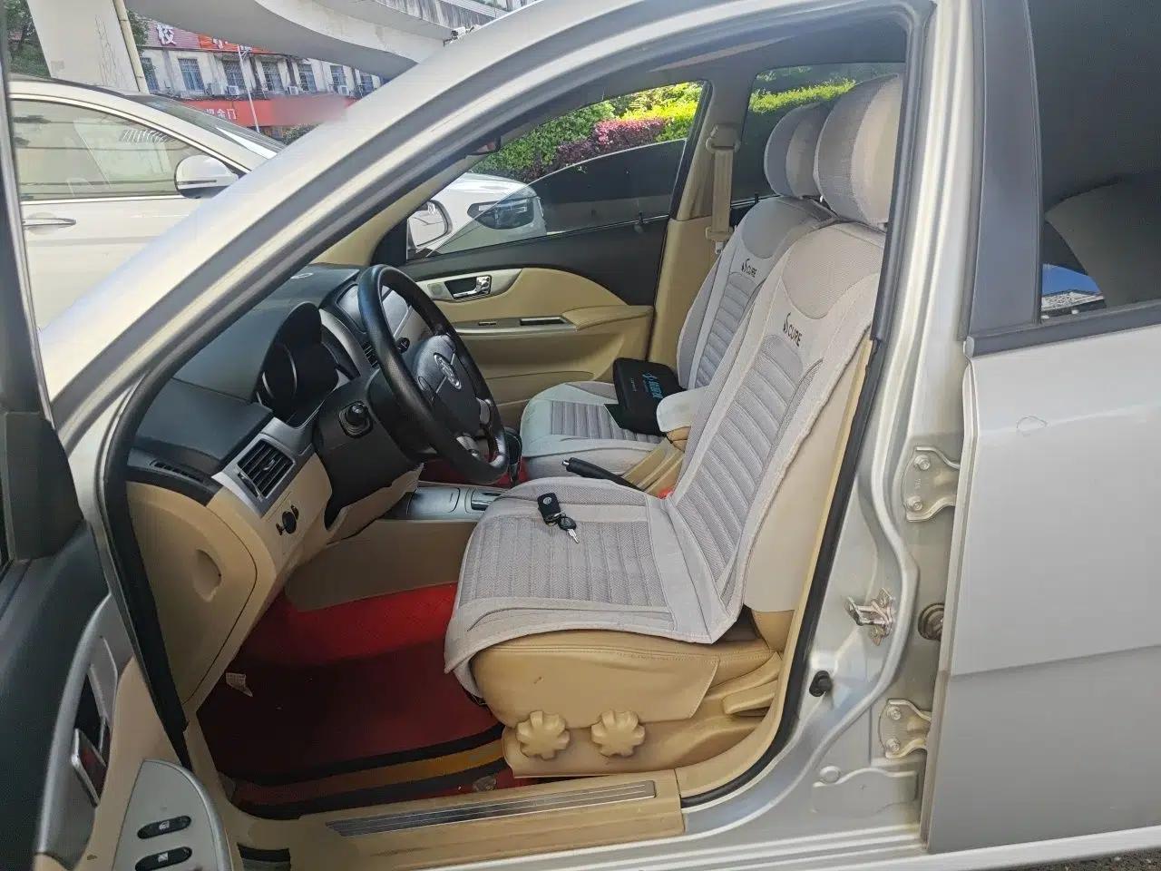 Buick Excelle 2013 1.5L Automatic Classic Model — миниатюра 16