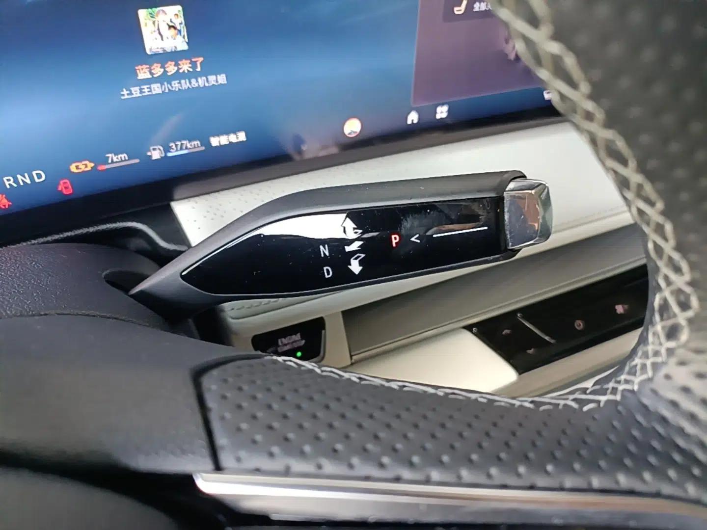 Buick GL8 New Energy 2024 Lu Zun Deluxe Edition 7-Seater — миниатюра 17