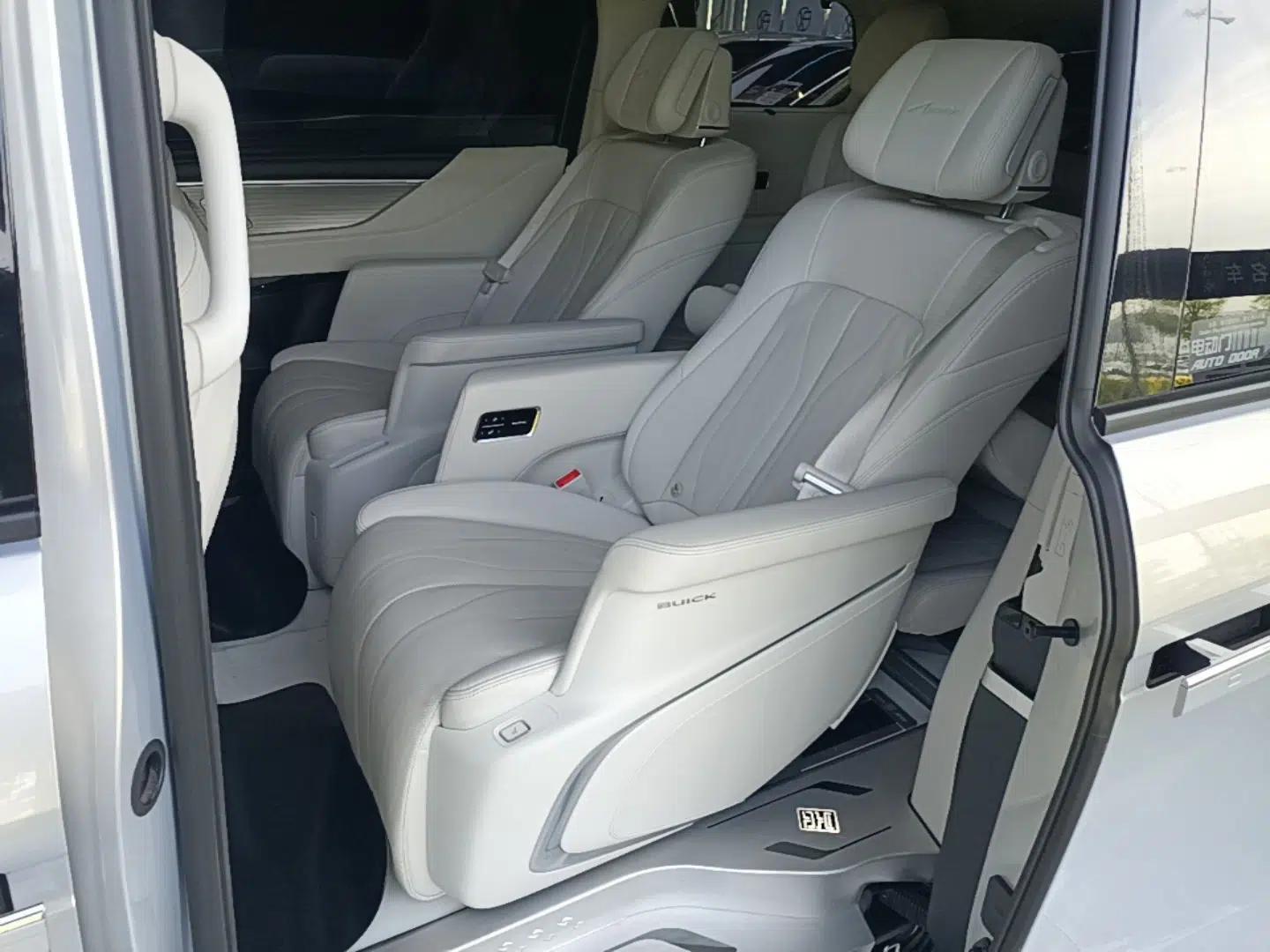 Buick GL8 New Energy 2024 Lu Zun Deluxe Edition 7-Seater — миниатюра 20