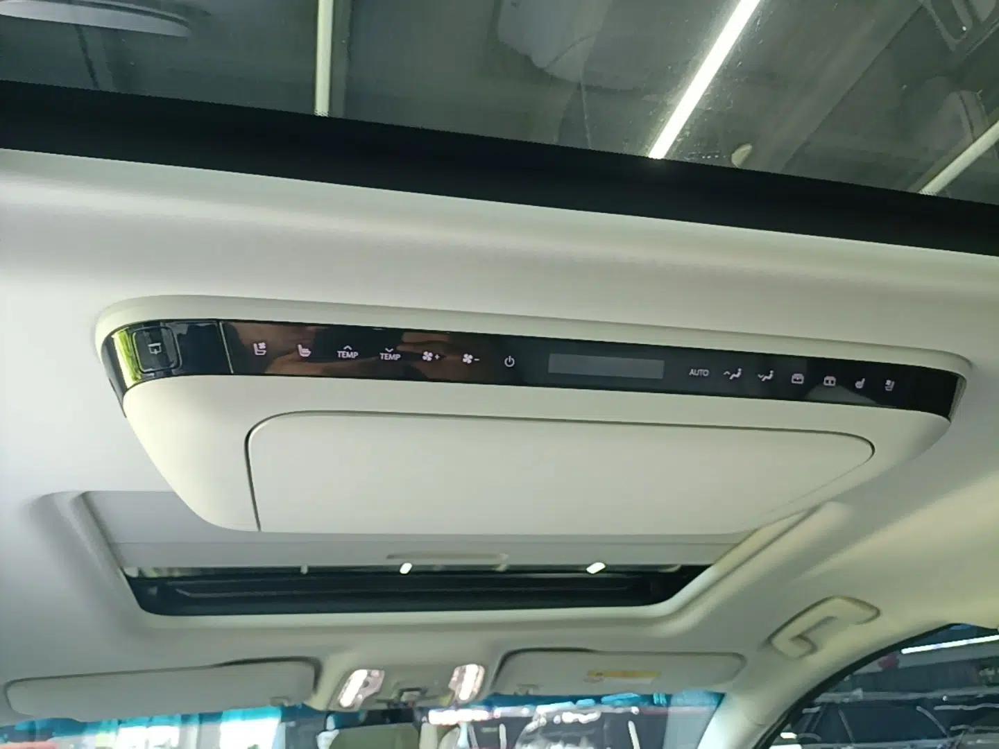Buick GL8 New Energy 2024 Lu Zun Deluxe Edition 7-Seater — миниатюра 21