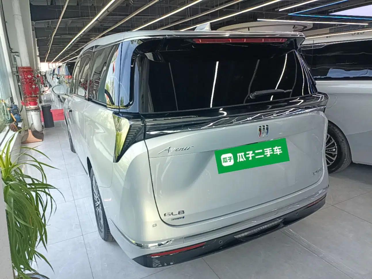Buick GL8 New Energy 2024 Lu Zun Deluxe Edition 7-Seater — миниатюра 4