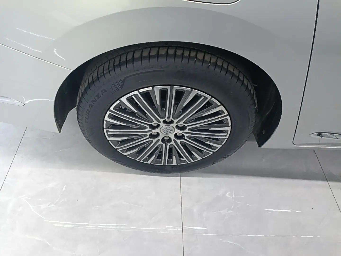 Buick GL8 New Energy 2024 Lu Zun Deluxe Edition 7-Seater — миниатюра 10
