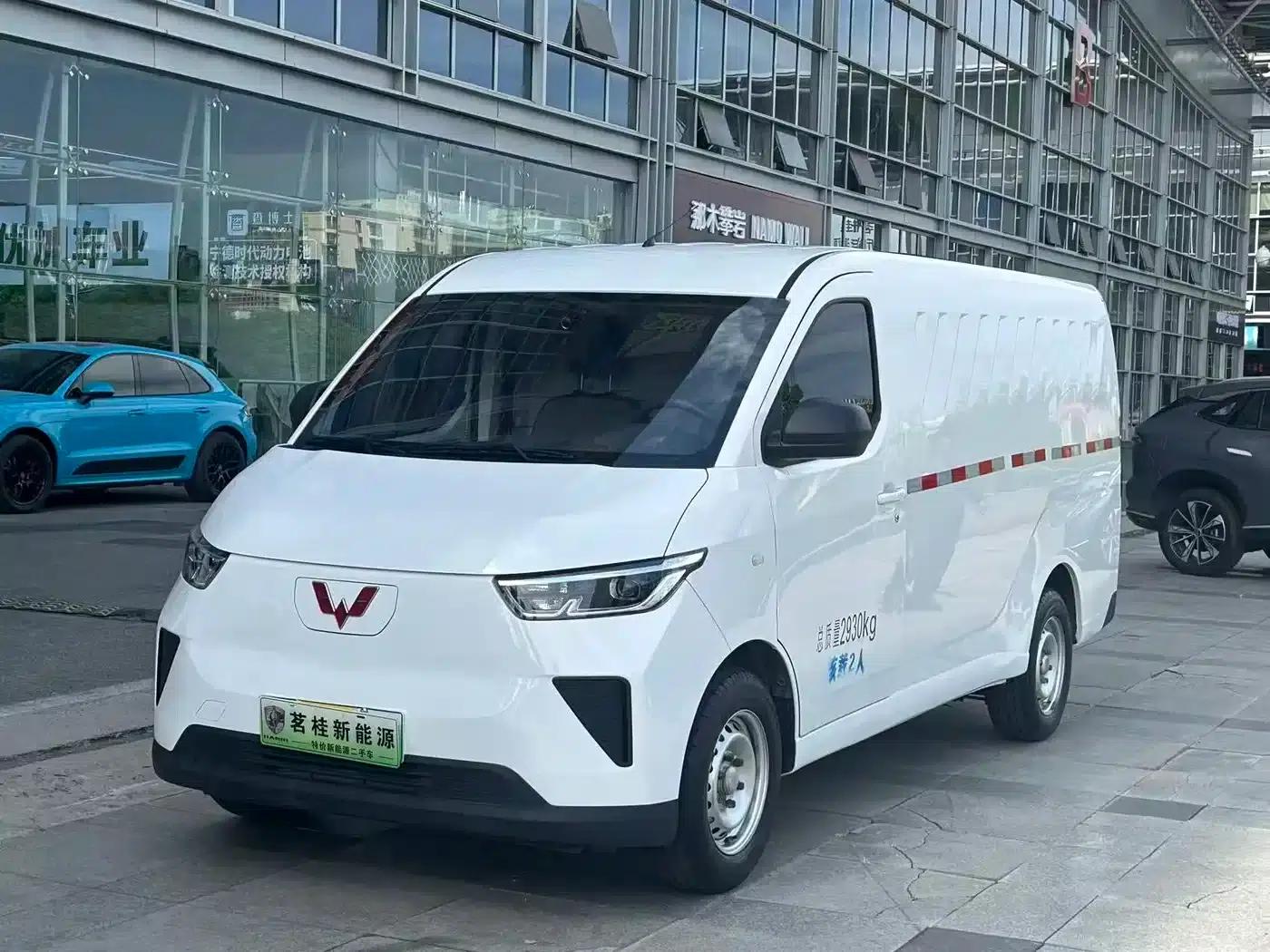Wuling Yangguang 2024 Model 300km Practical Closed-Window Version 60kW — миниатюра 1