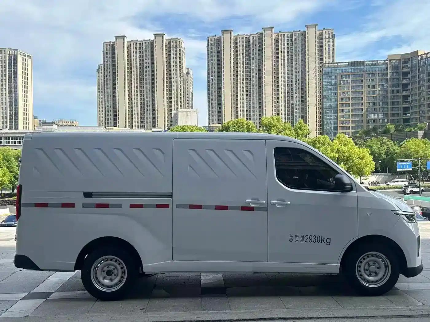 Wuling Yangguang 2024 Model 300km Practical Closed-Window Version 60kW — миниатюра 8