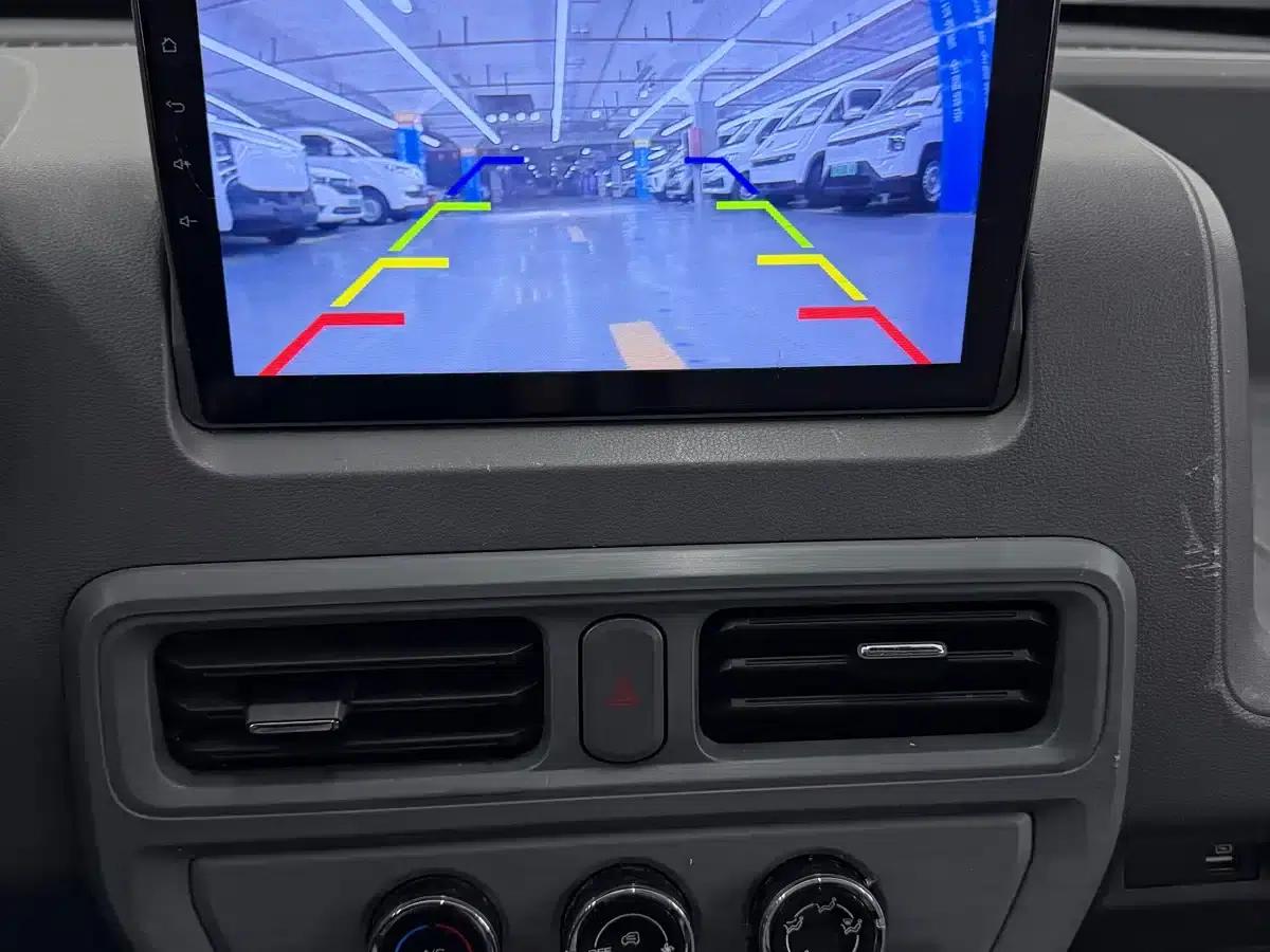 Wuling Yangguang 2024 Model 300km Comfort Edition with Closed Windows 60kW — миниатюра 13