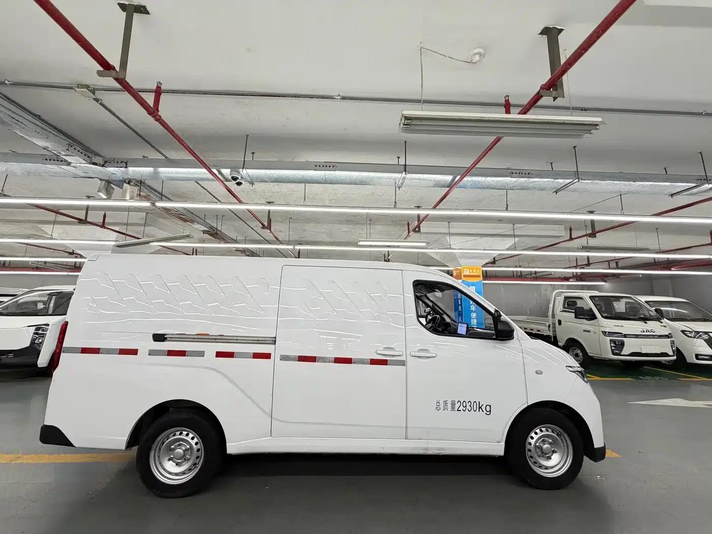Wuling Yangguang 2024 Model 300km Comfort Edition with Closed Windows 60kW — миниатюра 8