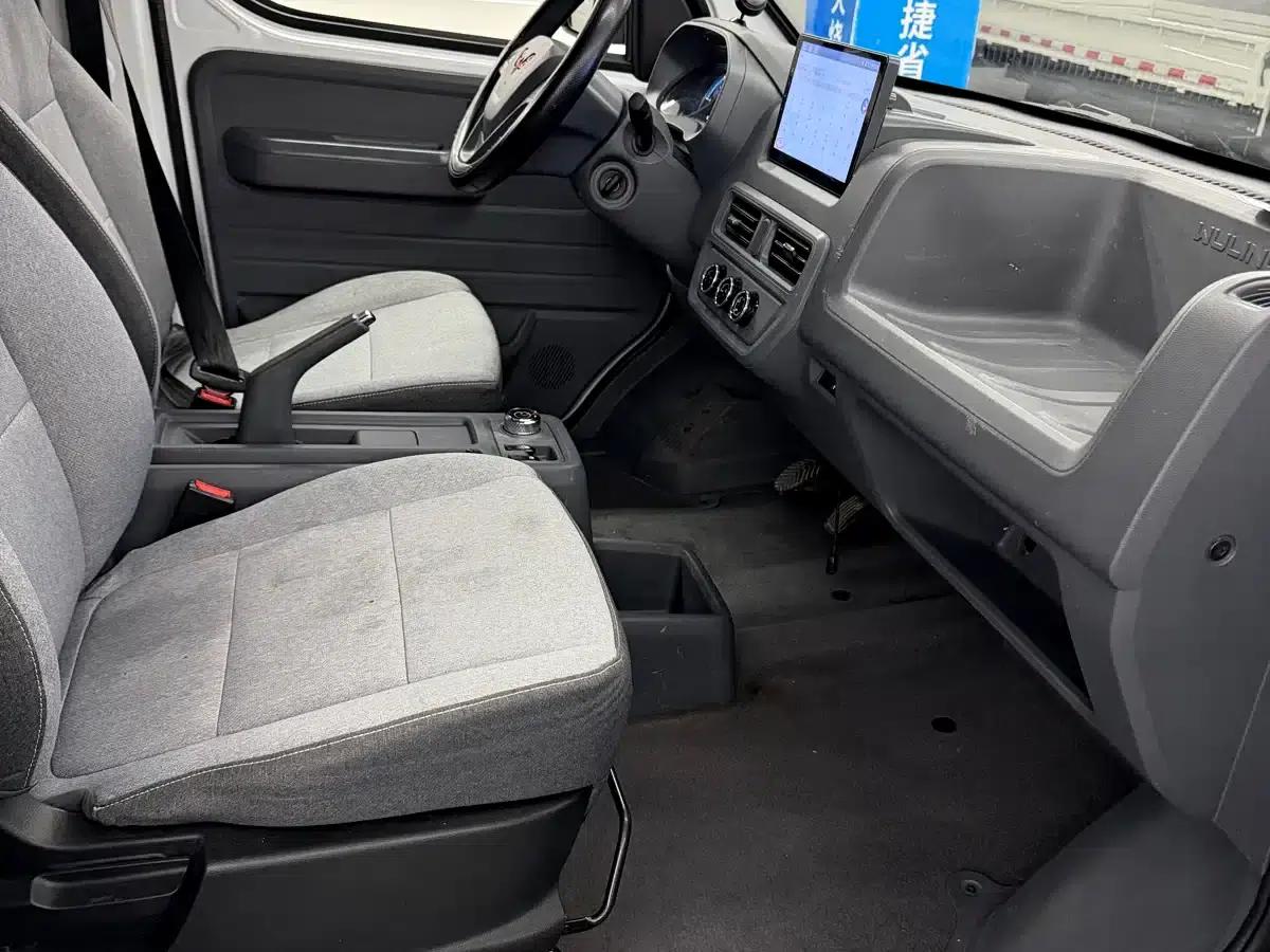 Wuling Yangguang 2024 Model 300km Comfort Edition with Closed Windows 60kW — миниатюра 9