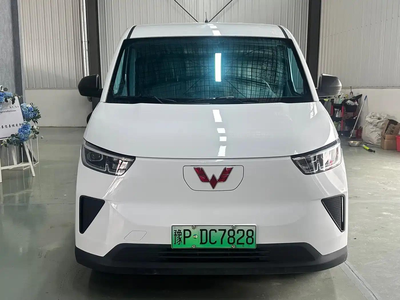 Wuling Yangguang 2024 Model 300km Comfort Bus Version 75kW — миниатюра 2