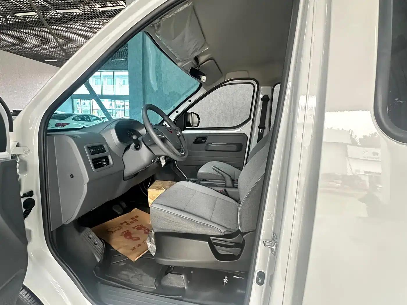Wuling Yangguang 2024 Model 300km Comfort Bus Version 75kW — миниатюра 12
