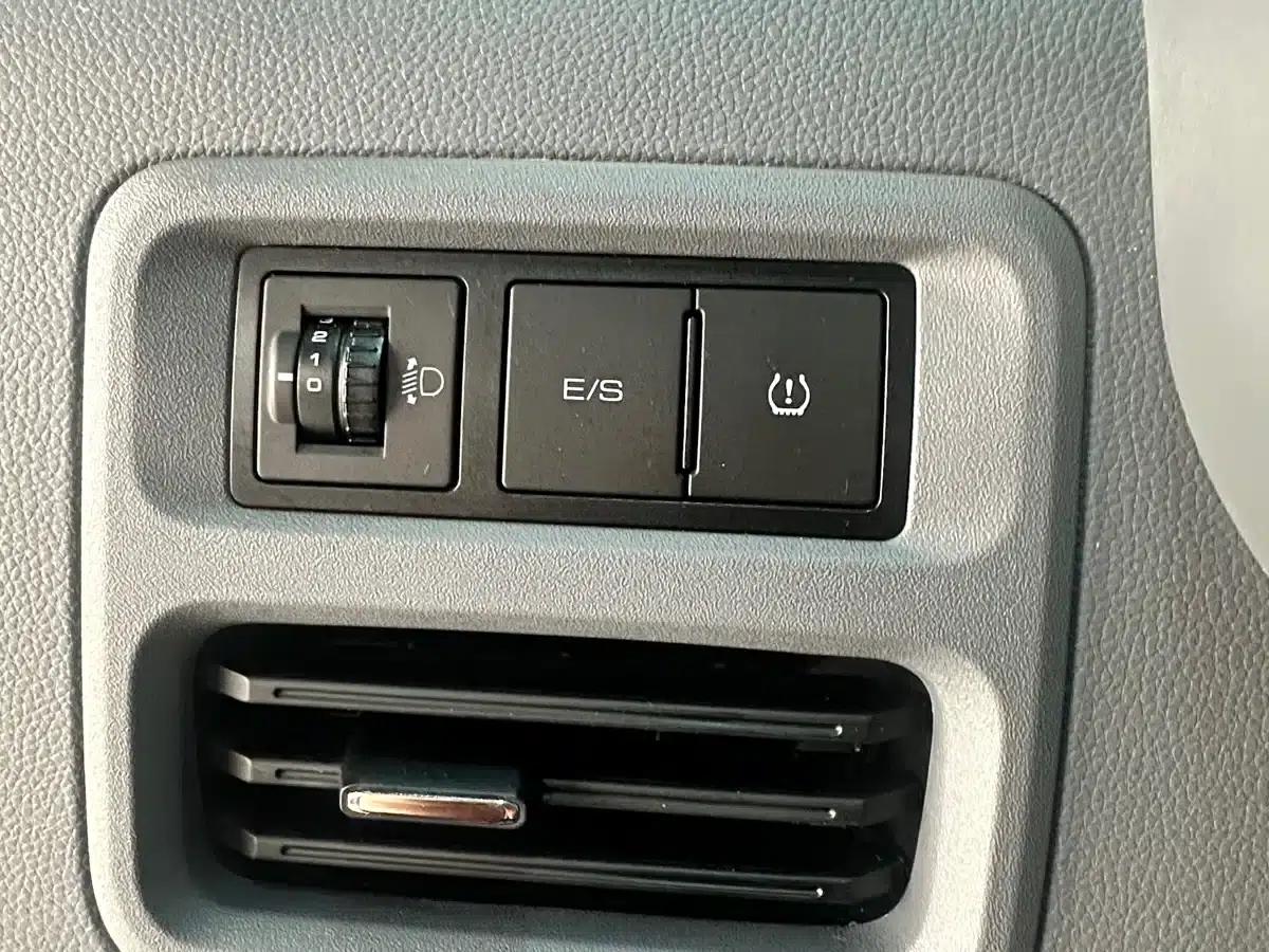 Wuling Yangguang 2024 Model 300km Comfort Bus Version 75kW — миниатюра 13