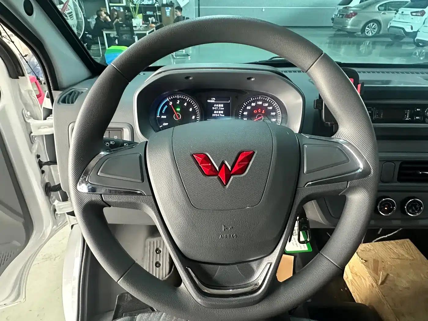 Wuling Yangguang 2024 Model 300km Comfort Bus Version 75kW — миниатюра 14