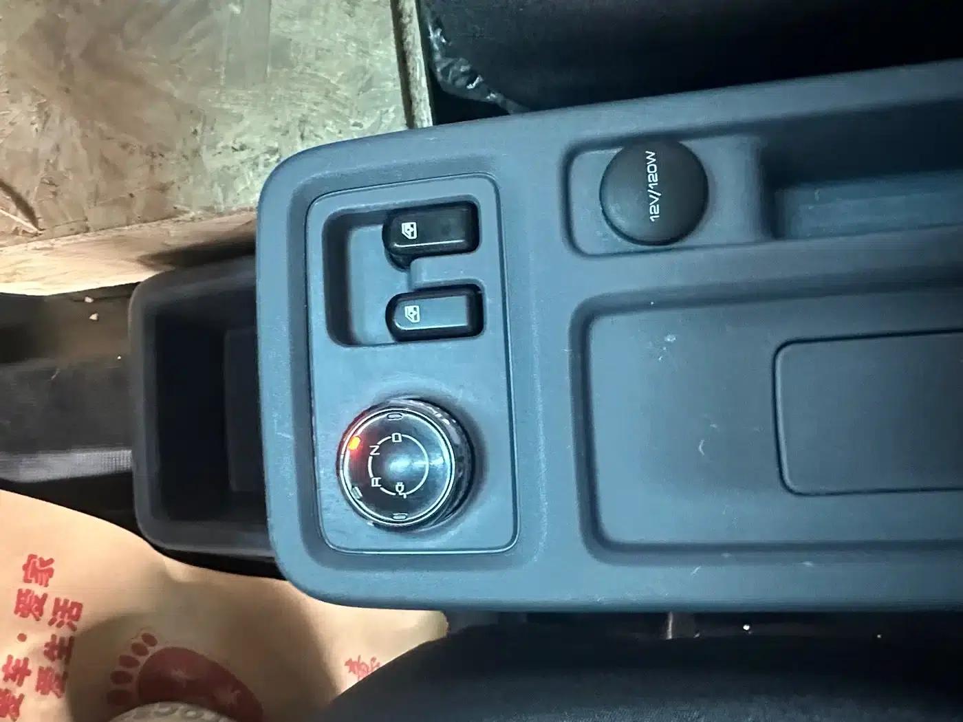 Wuling Yangguang 2024 Model 300km Comfort Bus Version 75kW — миниатюра 16