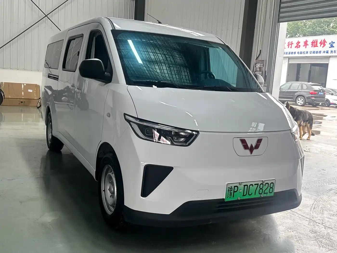 Wuling Yangguang 2024 Model 300km Comfort Bus Version 75kW — миниатюра 3