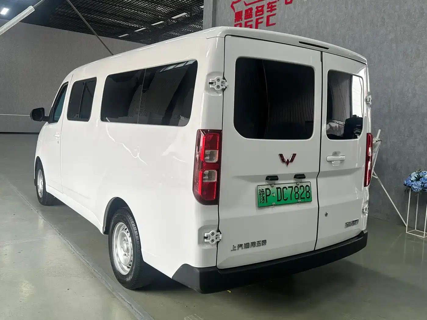 Wuling Yangguang 2024 Model 300km Comfort Bus Version 75kW — миниатюра 5