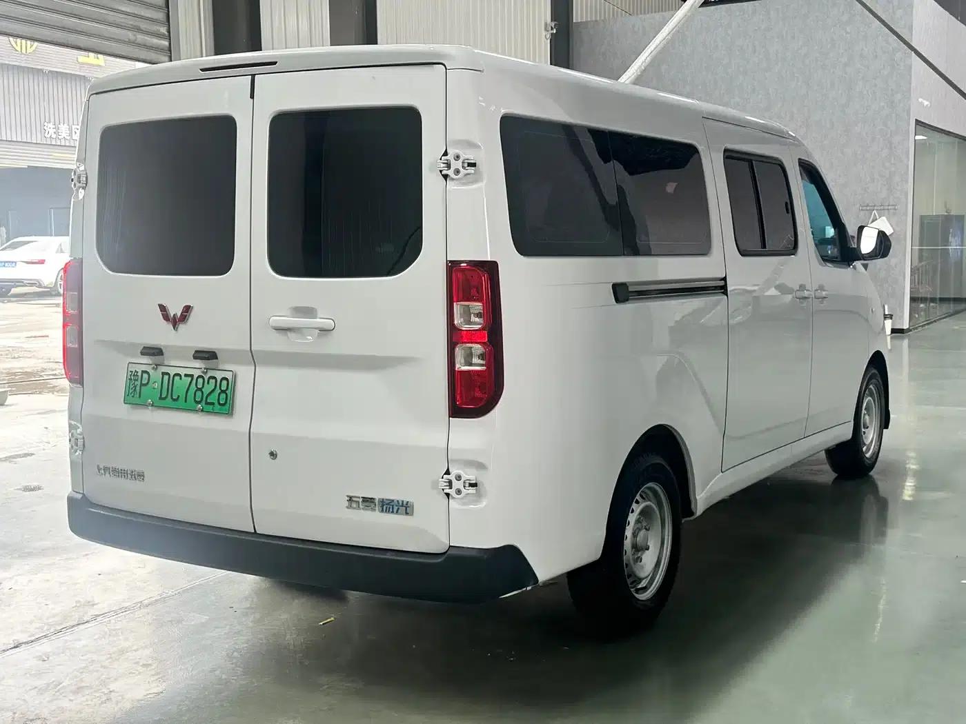 Wuling Yangguang 2024 Model 300km Comfort Bus Version 75kW — миниатюра 7