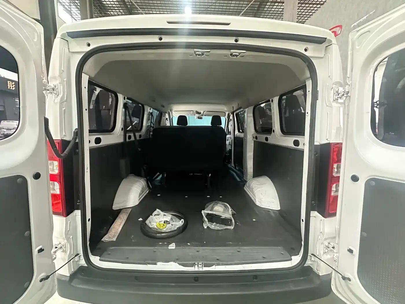 Wuling Yangguang 2024 Model 300km Comfort Bus Version 75kW — миниатюра 8