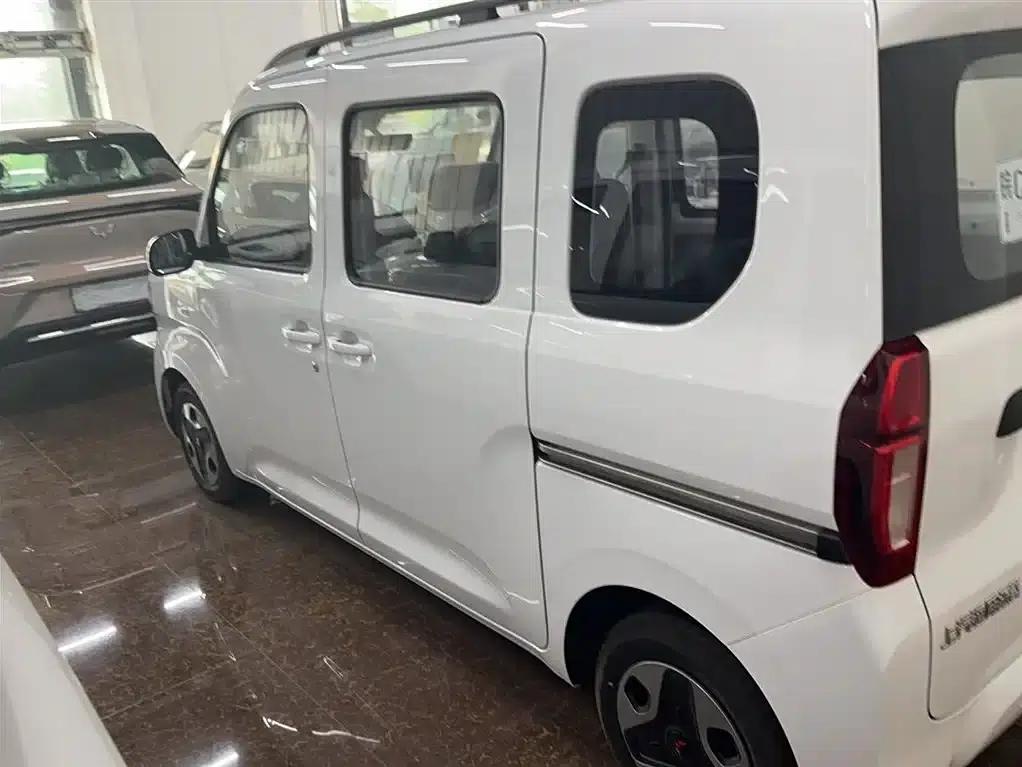 Wuling Sunshine New Energy 2025 Model 305km/h Progressive Edition — миниатюра 6