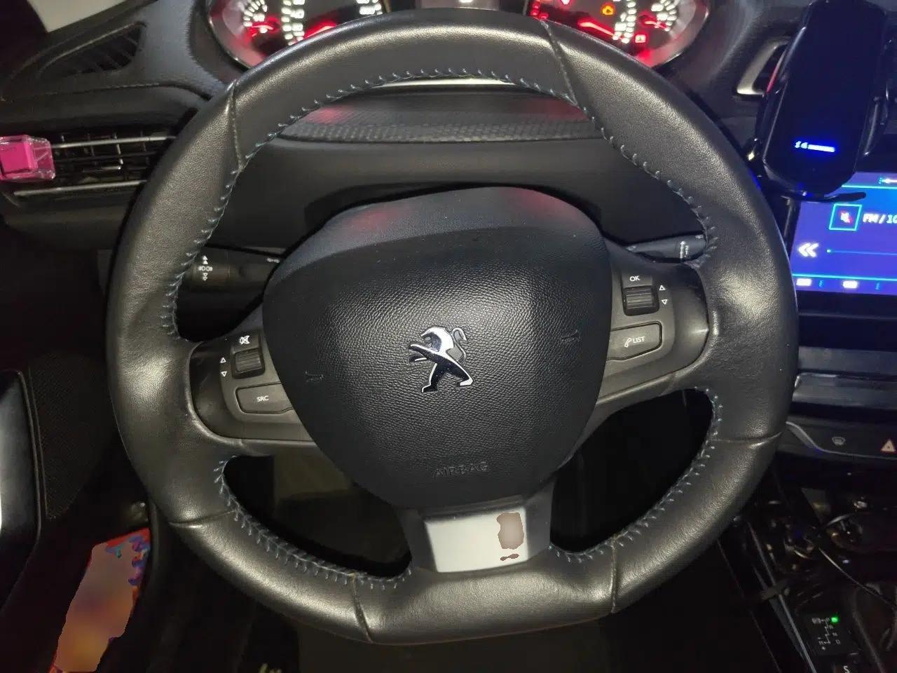 Peugeot 308 2016 230THP Automatic Luxury Edition — миниатюра 11