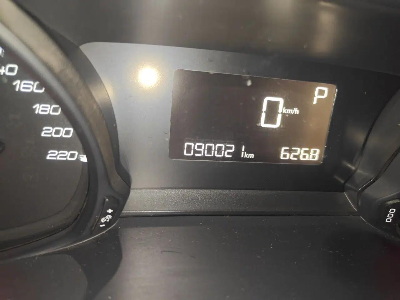 Peugeot 308 2016 230THP Automatic Luxury Edition — миниатюра 13