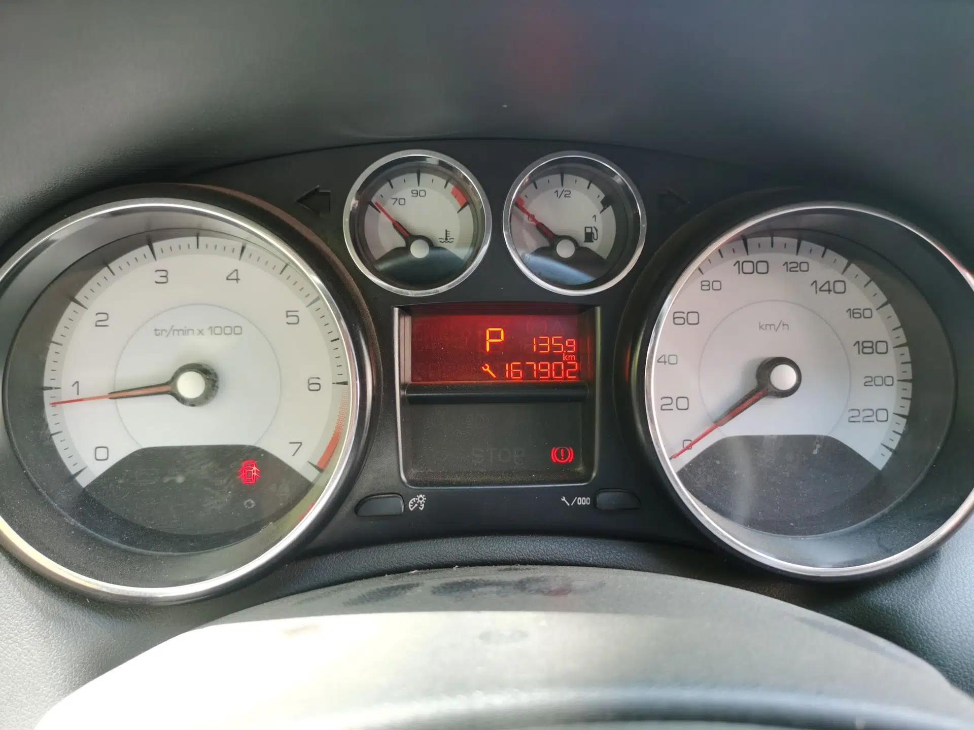 Peugeot 308 2012 2.0L Automatic Luxury Version — миниатюра 12