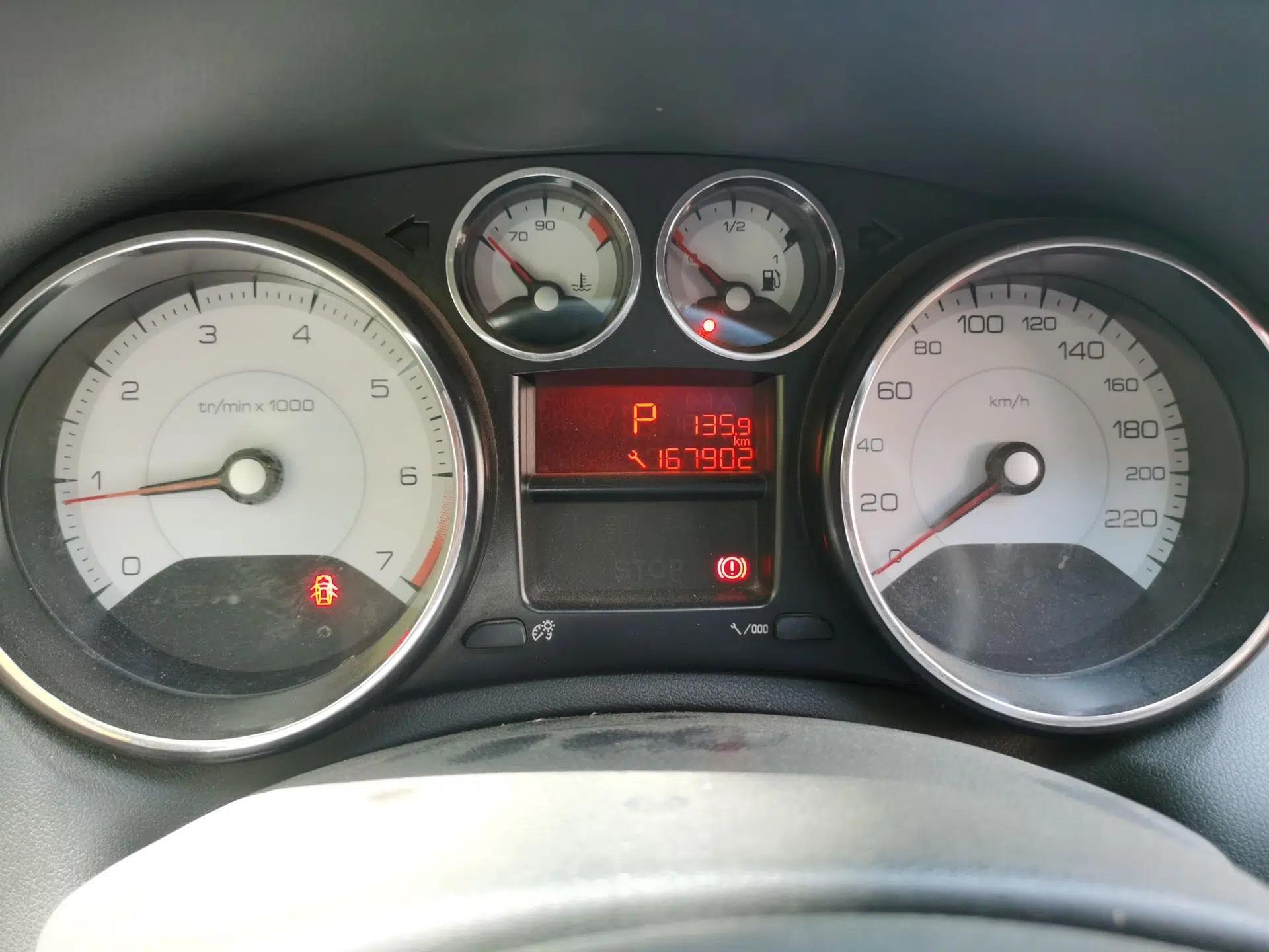 Peugeot 308 2012 2.0L Automatic Luxury Version — миниатюра 13