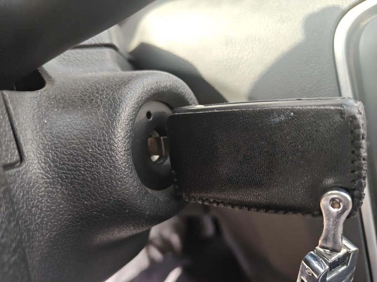 Peugeot 308 2013 1.6L Automatic YouShang Model — миниатюра 9