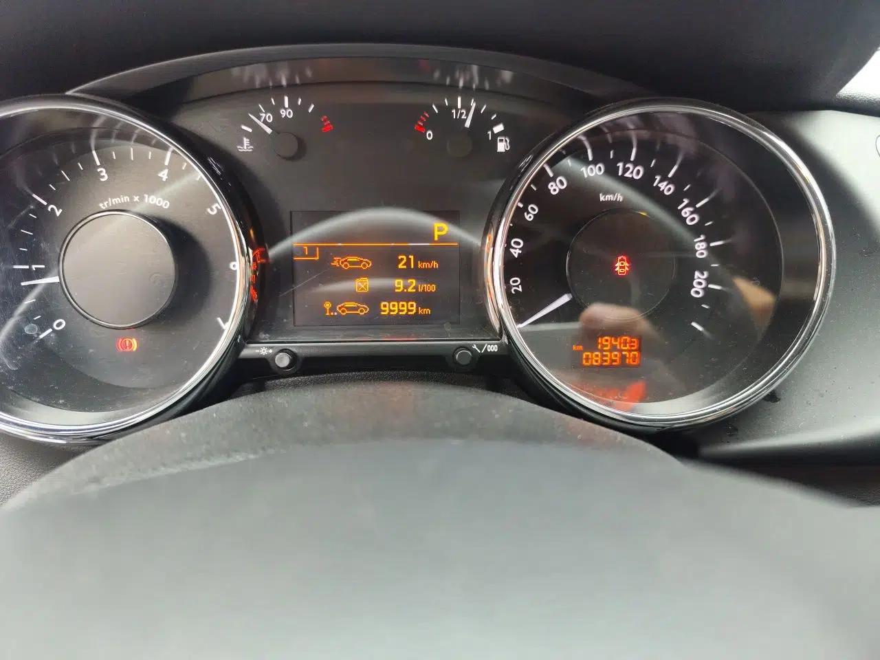 Peugeot 3008 2016 1.6THP Automatic Classic Edition — миниатюра 13