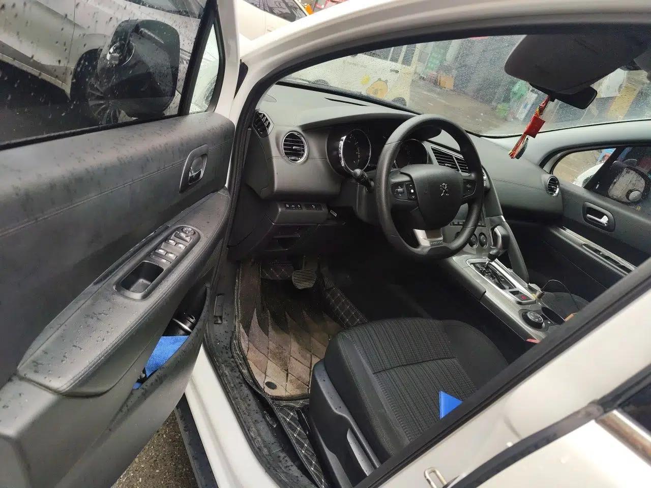 Peugeot 3008 2016 1.6THP Automatic Classic Edition — миниатюра 17