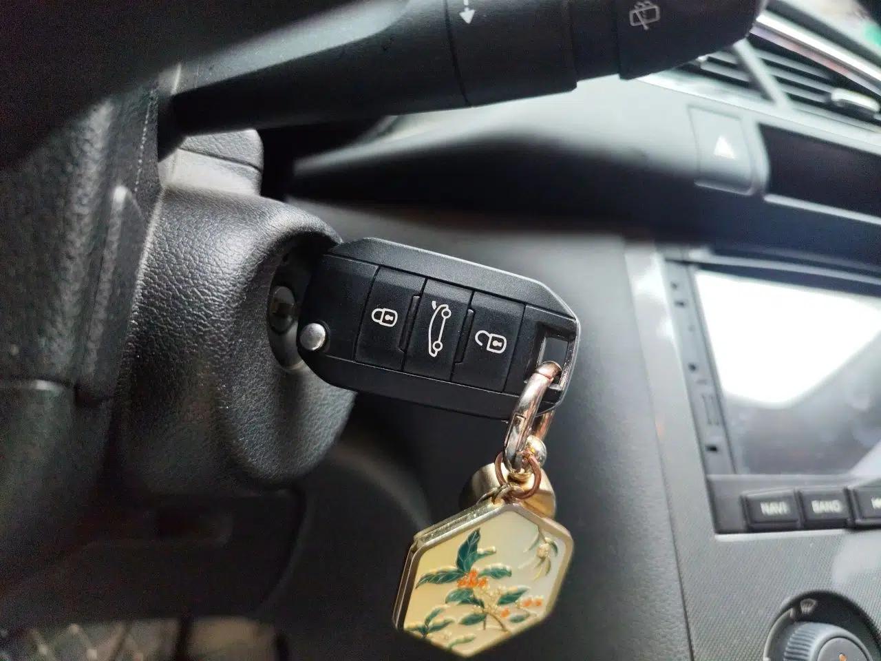 Peugeot 3008 2016 1.6THP Automatic Classic Edition — миниатюра 9