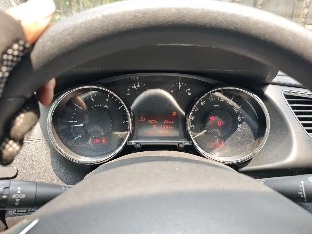 Peugeot 3008 2015 2.0L Automatic Classic Edition — миниатюра 12